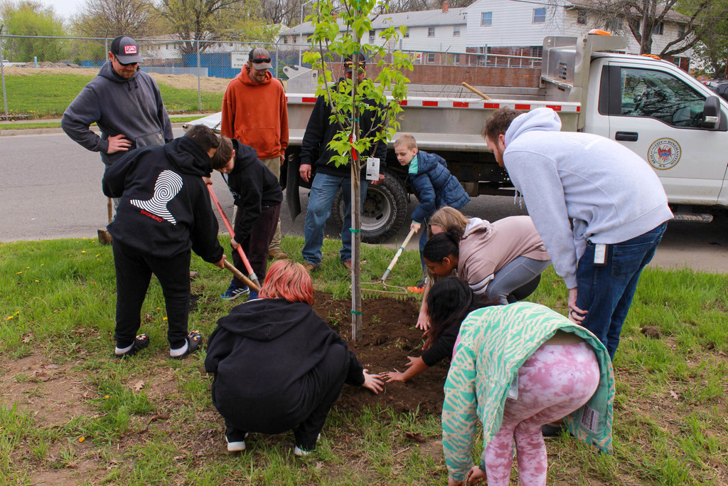 MacArthur students planting a tree at Webster Street Park
